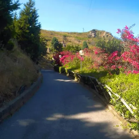 別荘 Sant'alessio Village SantʼAlessio Siculo